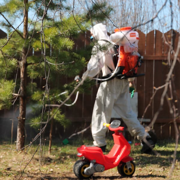 Обработка участка от клещей в Нефтеюганске?